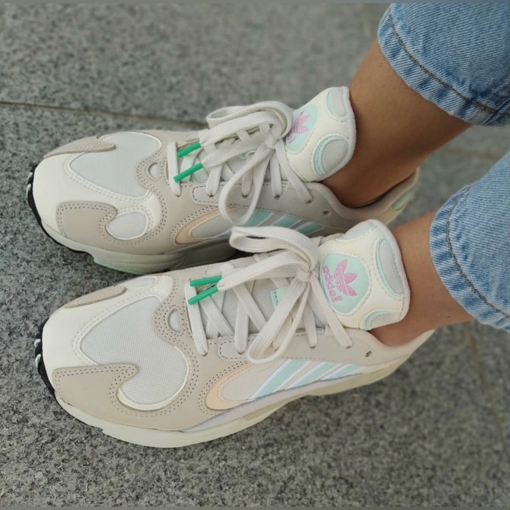 Adidas YUNG-1 LOW TOP SNEAKERS IN OWHITE/ICEMIN/ECRTIN UNISEX - Picture 4 of 7